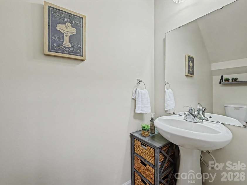 8421 Scotney Bluff Avenue, Charlotte, NC 28273.  MLS# CAR4356591, YatesRealty ID 15719. Powder room downstairs
