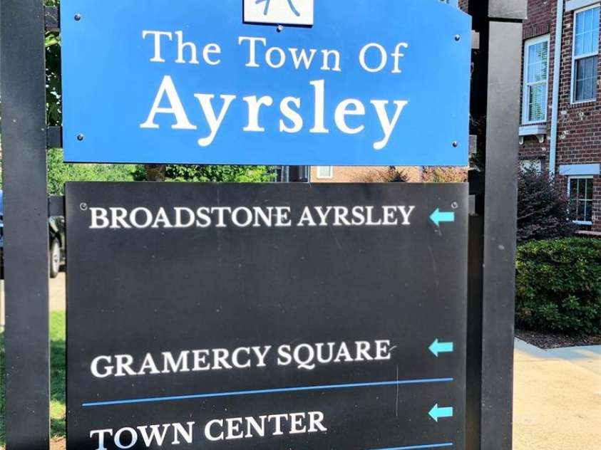8421 Scotney Bluff Avenue, Charlotte, NC 28273.  MLS# CAR4356591, YatesRealty ID 15719. Welcome to Ayrsley a mixed-use community in southwest Charlotte’s most walkable community, conveniently located off I-485 & South Tryon