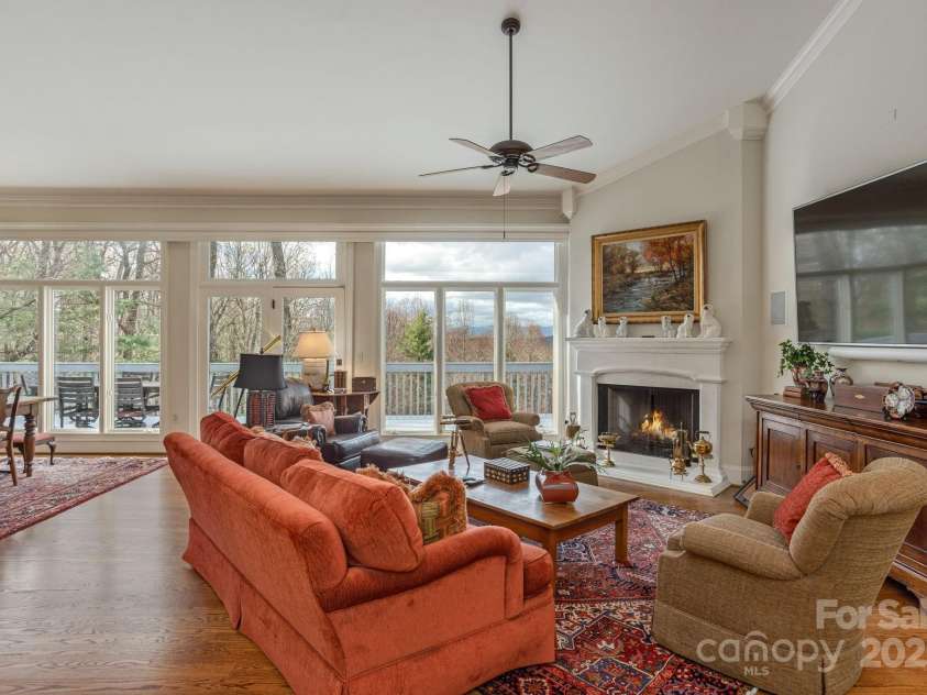 135 POPLAR Loop, Flat Rock, NC 28731.  MLS# CAR4278408, YatesRealty ID 1572. 