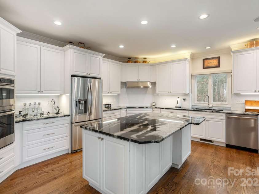 135 POPLAR Loop, Flat Rock, NC 28731.  MLS# CAR4278408, YatesRealty ID 1572. 