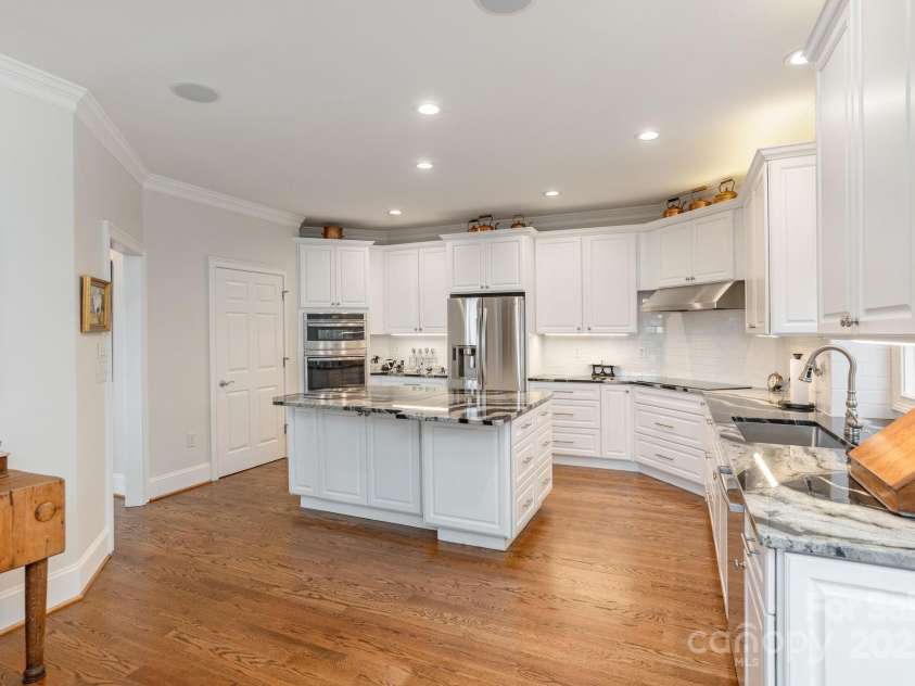 135 POPLAR Loop, Flat Rock, NC 28731.  MLS# CAR4278408, YatesRealty ID 1572. 