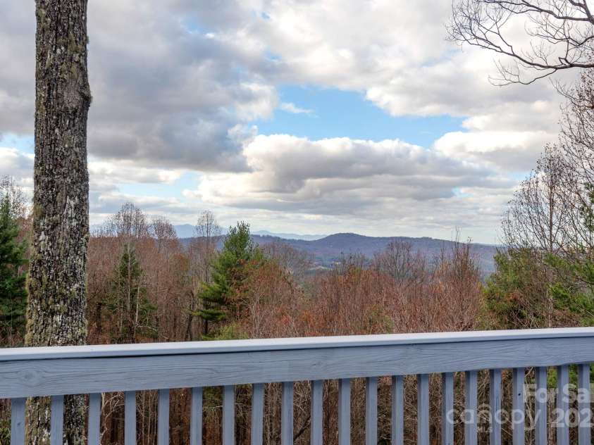 135 POPLAR Loop, Flat Rock, NC 28731.  MLS# CAR4278408, YatesRealty ID 1572. 