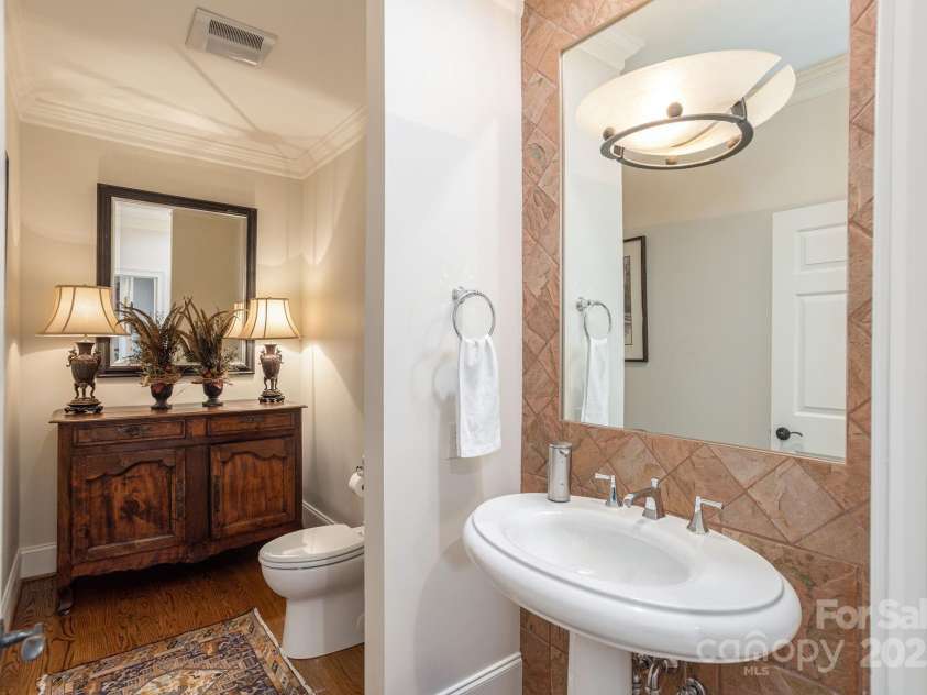 135 POPLAR Loop, Flat Rock, NC 28731.  MLS# CAR4278408, YatesRealty ID 1572. 