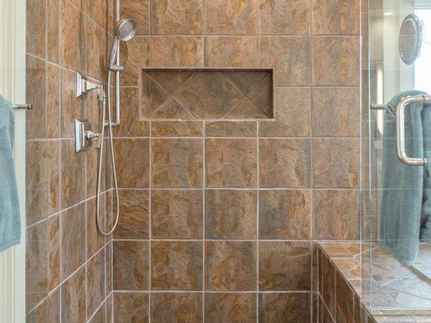 135 POPLAR Loop, Flat Rock, NC 28731.  MLS# CAR4278408, YatesRealty ID 1572. 