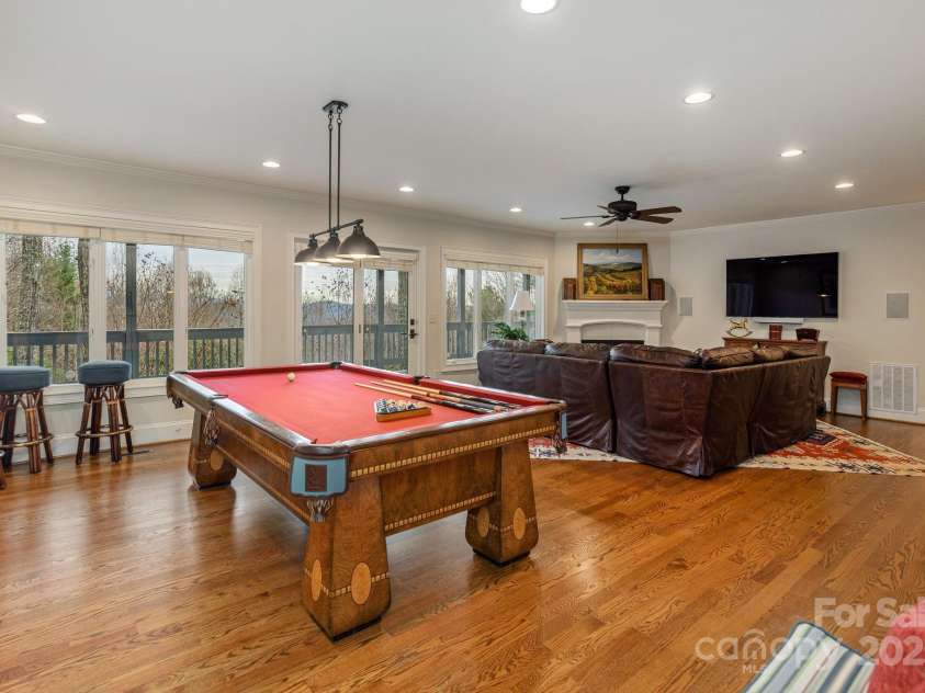 135 POPLAR Loop, Flat Rock, NC 28731.  MLS# CAR4278408, YatesRealty ID 1572. 