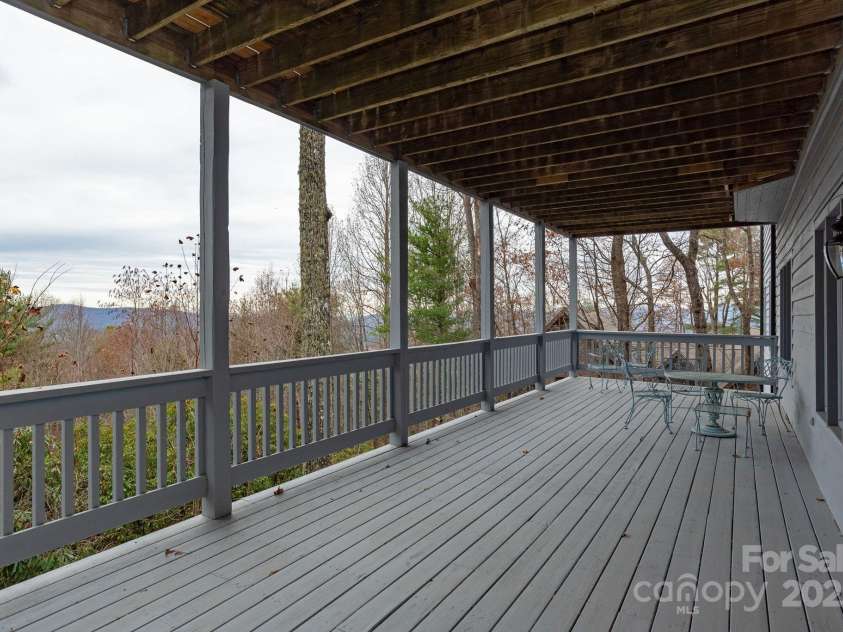 135 POPLAR Loop, Flat Rock, NC 28731.  MLS# CAR4278408, YatesRealty ID 1572. 