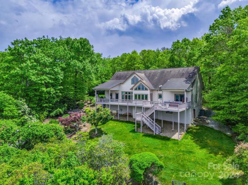428 Devils Hole Road, Rosman, NC 28772.  MLS# CAR4138356, YatesRealty ID 1572. 