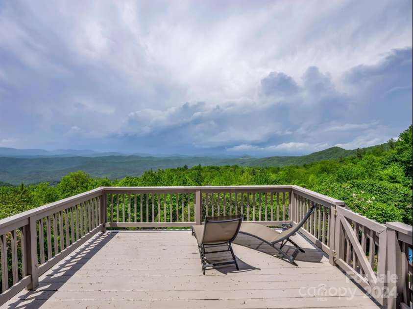 428 Devils Hole Road, Rosman, NC 28772.  MLS# CAR4138356, YatesRealty ID 1572. 