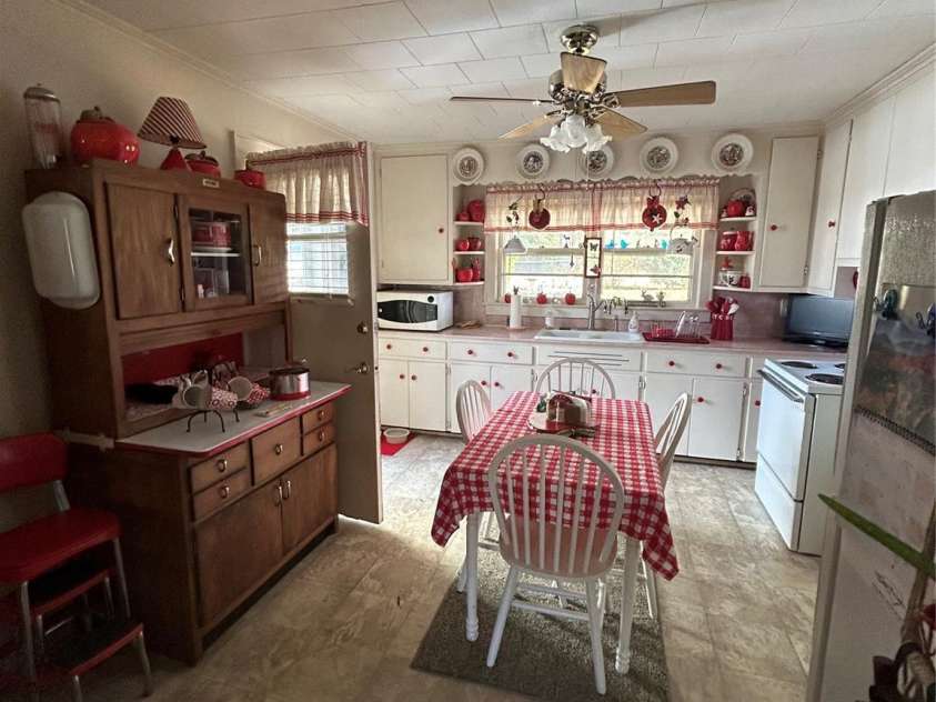 614 Smith Street, Albemarle, NC 28001.  MLS# CAR4316087, YatesRealty ID 15720. 