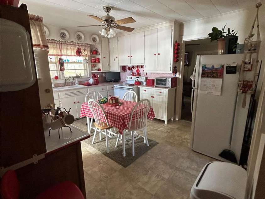 614 Smith Street, Albemarle, NC 28001.  MLS# CAR4316087, YatesRealty ID 15720. 