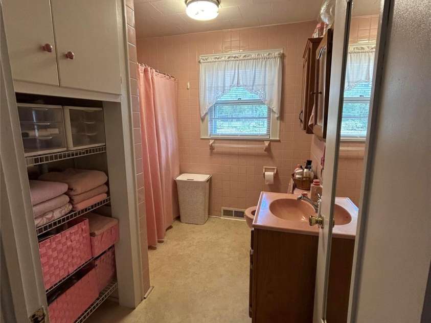 614 Smith Street, Albemarle, NC 28001.  MLS# CAR4316087, YatesRealty ID 15720. 