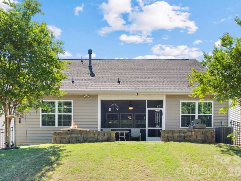 12014 Belmont Mansion Drive, Charlotte, NC 28273.  MLS# CAR4372205, YatesRealty ID 15721. 