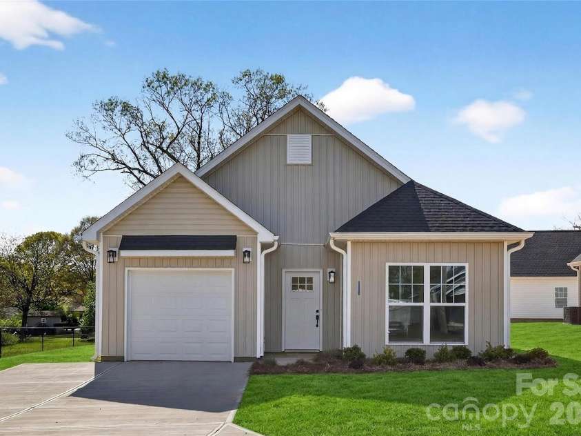 3103 Clermont Avenue, Kannapolis, NC 28081.  MLS# CAR4365342, YatesRealty ID 15722. 