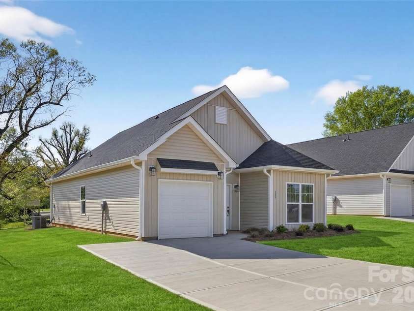3103 Clermont Avenue, Kannapolis, NC 28081.  MLS# CAR4365342, YatesRealty ID 15722. 