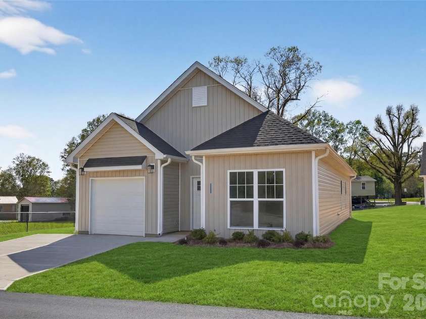 3103 Clermont Avenue, Kannapolis, NC 28081.  MLS# CAR4365342, YatesRealty ID 15722. 