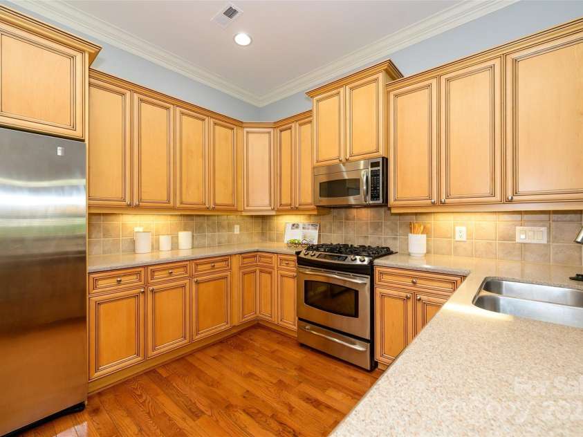 6312 Mission Place, Charlotte, NC 28210.  MLS# CAR4273288, YatesRealty ID 15723. 