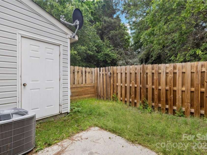 13660 Meade Glen Court, Charlotte, NC 28273.  MLS# CAR4254012, YatesRealty ID 15724. 