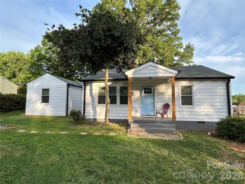 204 Oak Street, Lowell, NC 28098.  MLS# CAR4370908, YatesRealty ID 15724. 