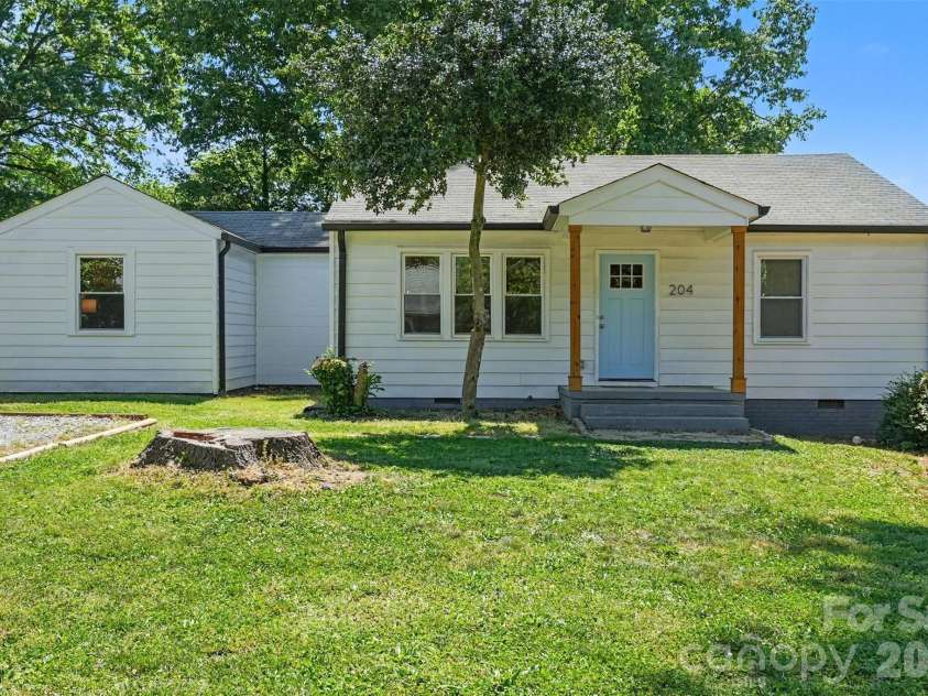 204 Oak Street, Lowell, NC 28098.  MLS# CAR4370908, YatesRealty ID 15724. 