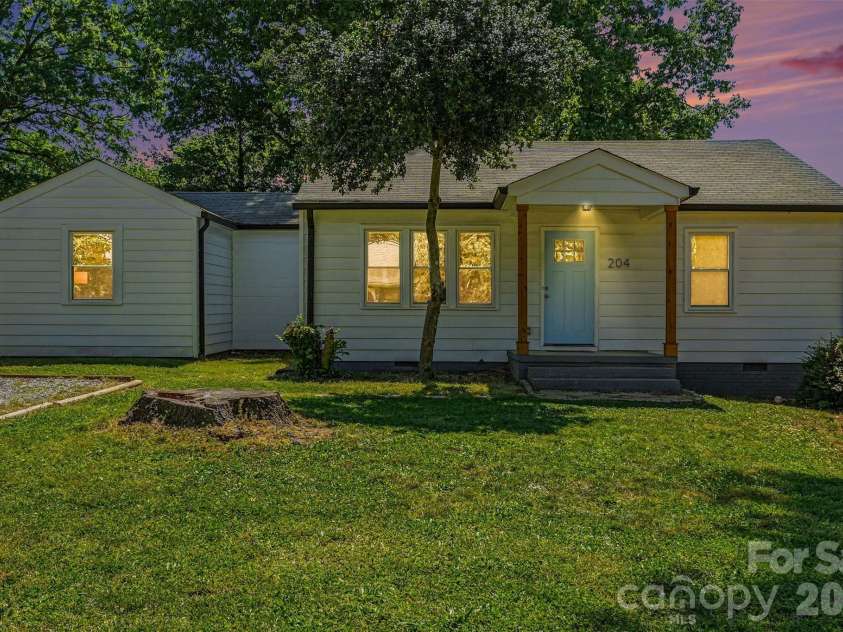 204 Oak Street, Lowell, NC 28098.  MLS# CAR4370908, YatesRealty ID 15724. 
