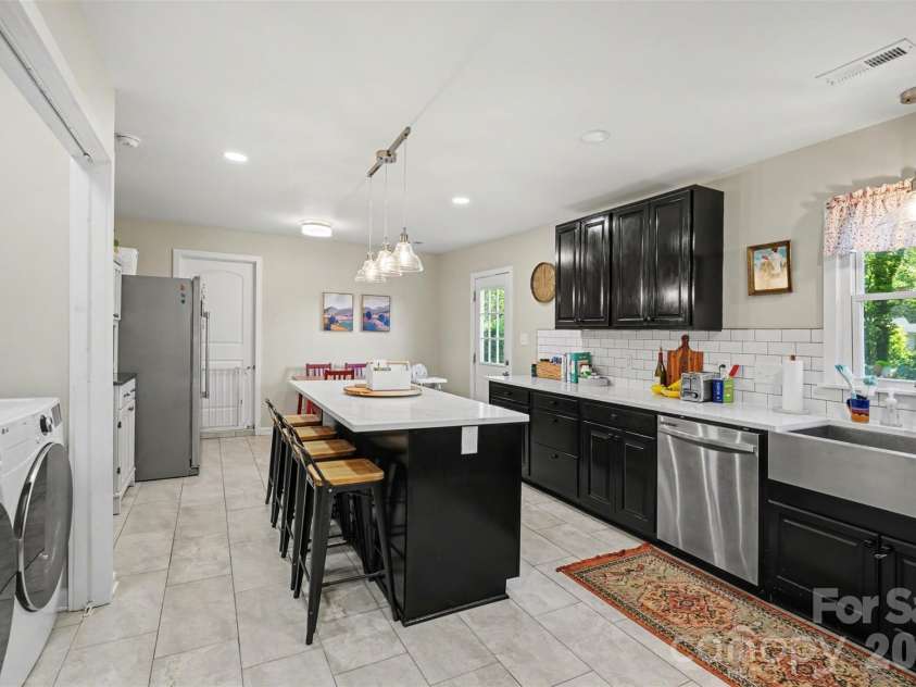 204 Oak Street, Lowell, NC 28098.  MLS# CAR4370908, YatesRealty ID 15724. 
