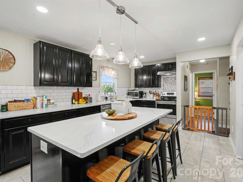 204 Oak Street, Lowell, NC 28098.  MLS# CAR4370908, YatesRealty ID 15724. 