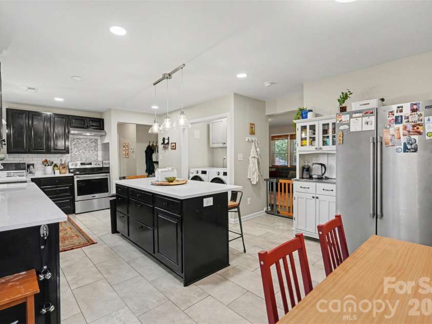 204 Oak Street, Lowell, NC 28098.  MLS# CAR4370908, YatesRealty ID 15724. 