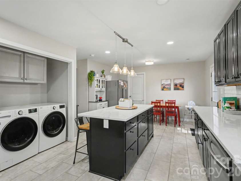 204 Oak Street, Lowell, NC 28098.  MLS# CAR4370908, YatesRealty ID 15724. 