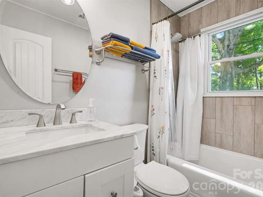 204 Oak Street, Lowell, NC 28098.  MLS# CAR4370908, YatesRealty ID 15724. 