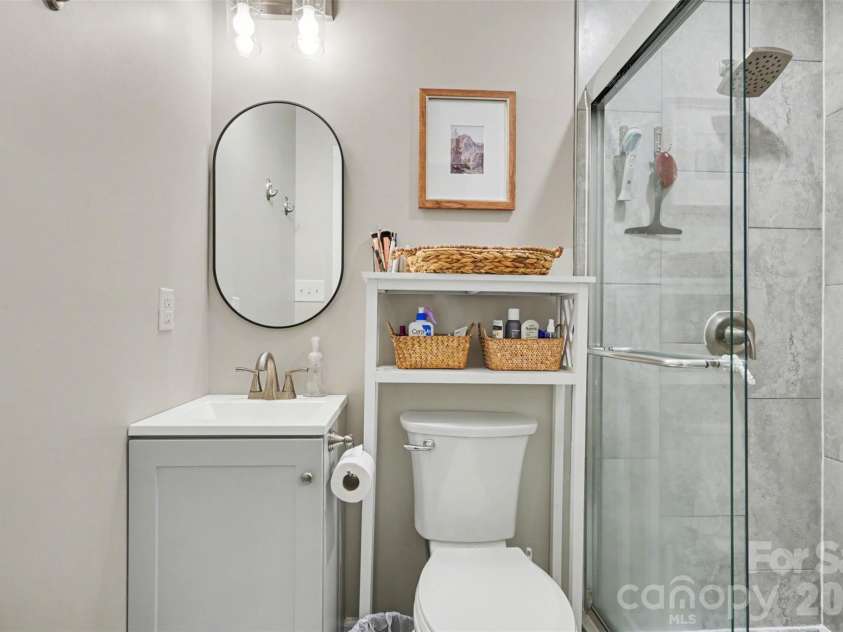 204 Oak Street, Lowell, NC 28098.  MLS# CAR4370908, YatesRealty ID 15724. 