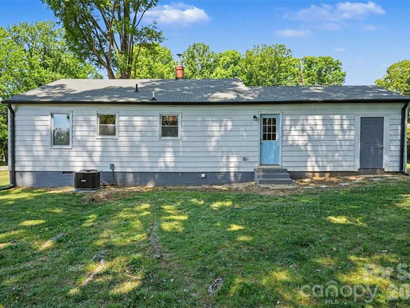 204 Oak Street, Lowell, NC 28098.  MLS# CAR4370908, YatesRealty ID 15724. 