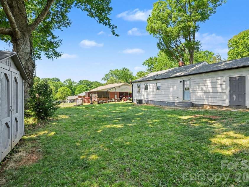 204 Oak Street, Lowell, NC 28098.  MLS# CAR4370908, YatesRealty ID 15724. 