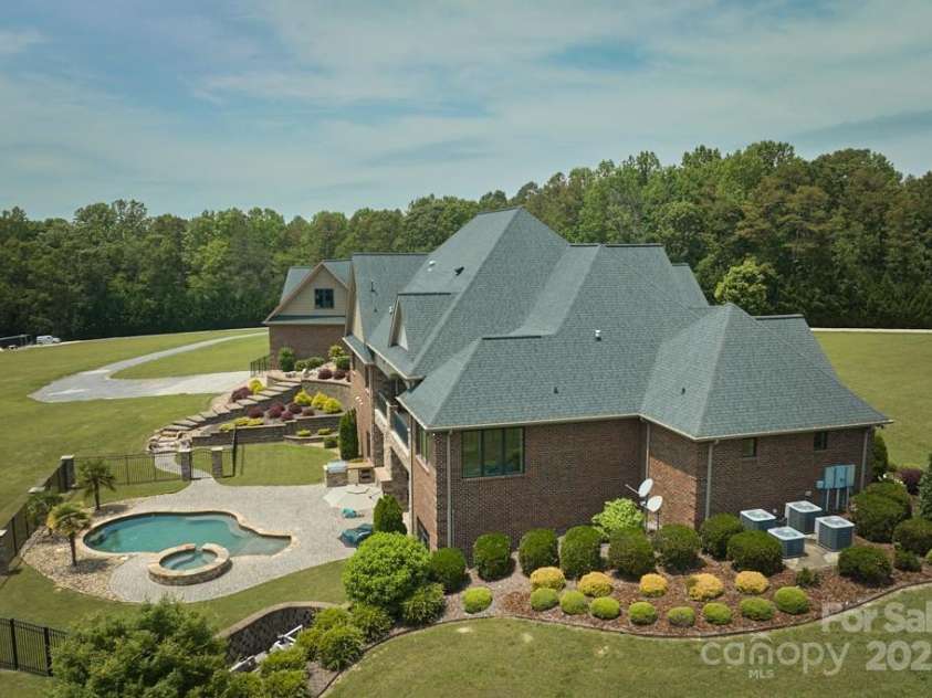 109 Oak Forest Drive, Kings Mountain, NC 28086.  MLS# CAR4262697, YatesRealty ID 15725. 