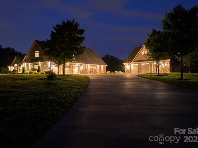 109 Oak Forest Drive, Kings Mountain, NC 28086.  MLS# CAR4262697, YatesRealty ID 15725. 
