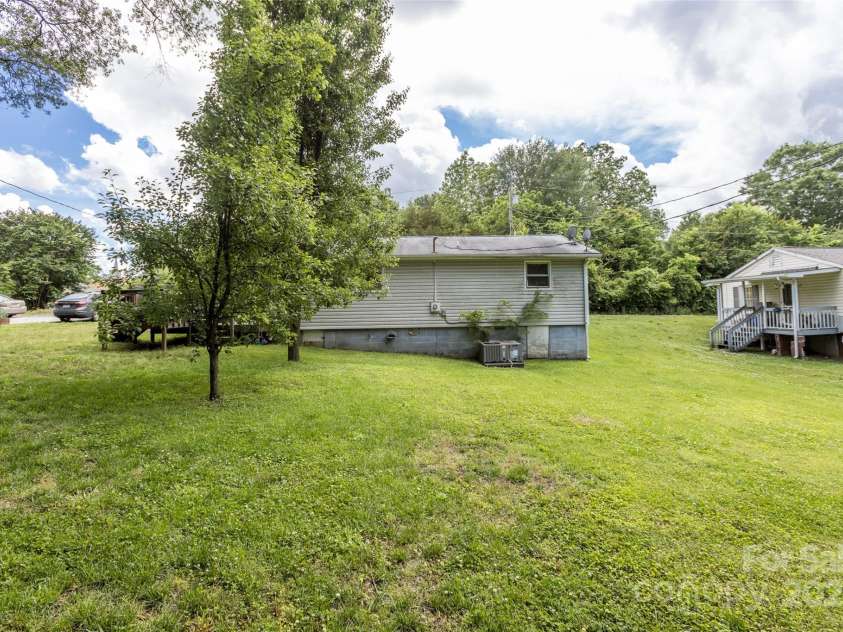 100 Lanier Street, Mount Holly, NC 28120.  MLS# CAR4260018, YatesRealty ID 15726. 