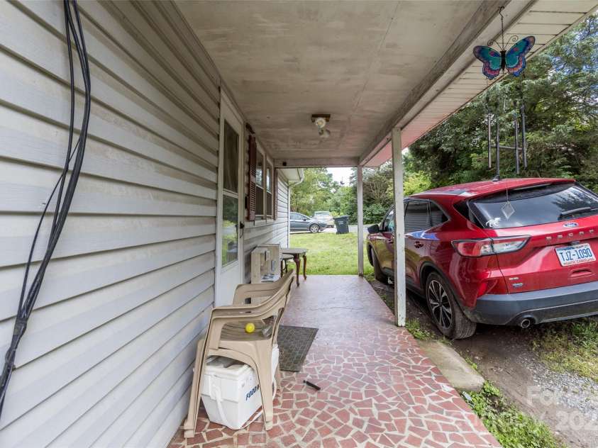 100 Lanier Street, Mount Holly, NC 28120.  MLS# CAR4260018, YatesRealty ID 15726. 