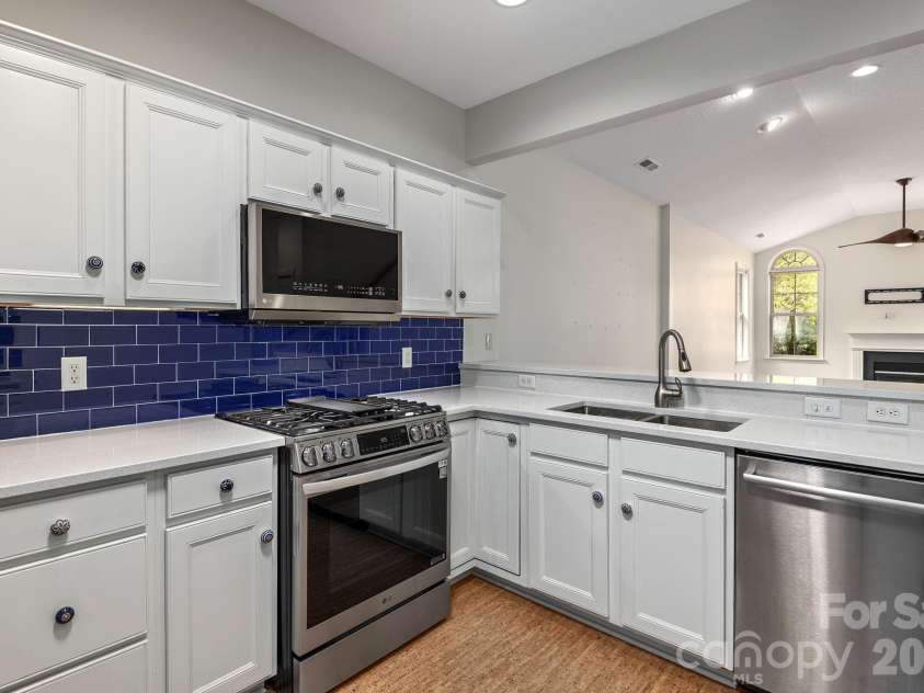 45 Craggy Vista Drive, Swannanoa, NC 28778.  MLS# CAR4358304, YatesRealty ID 15726. 