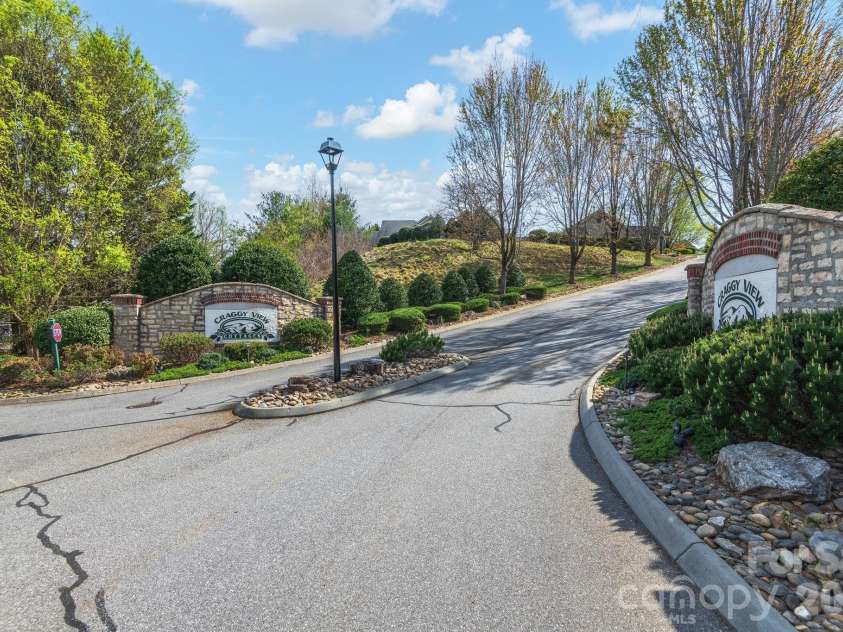 45 Craggy Vista Drive, Swannanoa, NC 28778.  MLS# CAR4358304, YatesRealty ID 15726. 