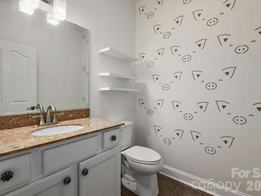 45 Craggy Vista Drive, Swannanoa, NC 28778.  MLS# CAR4358304, YatesRealty ID 15726. Half Bath- Main level
