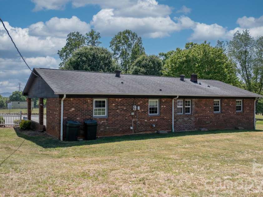 1109 Windsong Circle, Hudson, NC 28638.  MLS# CAR4374233, YatesRealty ID 15727. 