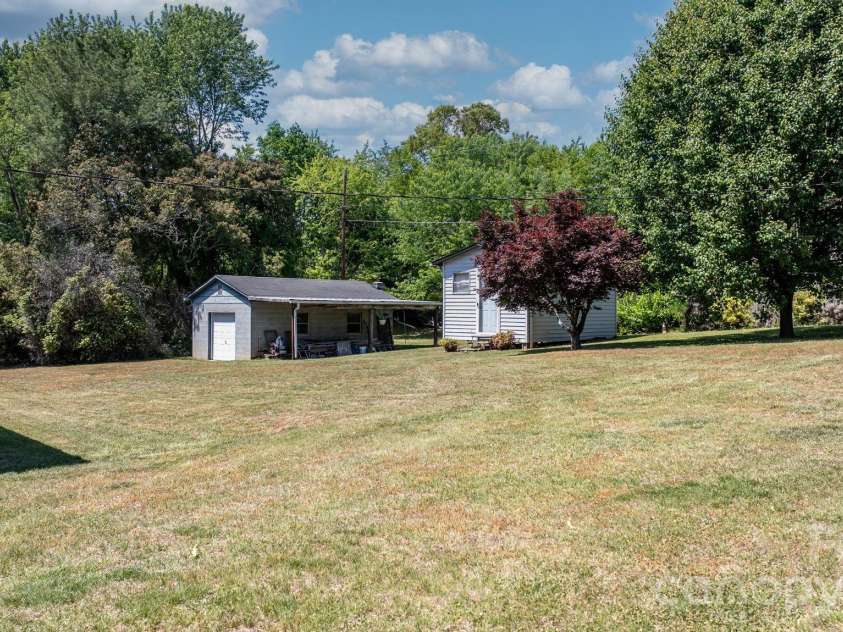 1109 Windsong Circle, Hudson, NC 28638.  MLS# CAR4374233, YatesRealty ID 15727. 