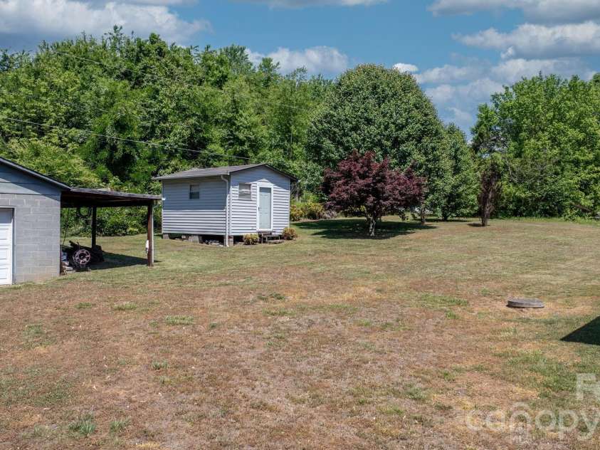 1109 Windsong Circle, Hudson, NC 28638.  MLS# CAR4374233, YatesRealty ID 15727. 