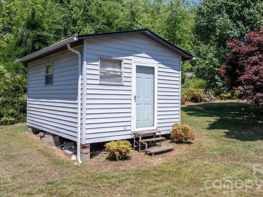 1109 Windsong Circle, Hudson, NC 28638.  MLS# CAR4374233, YatesRealty ID 15727. 