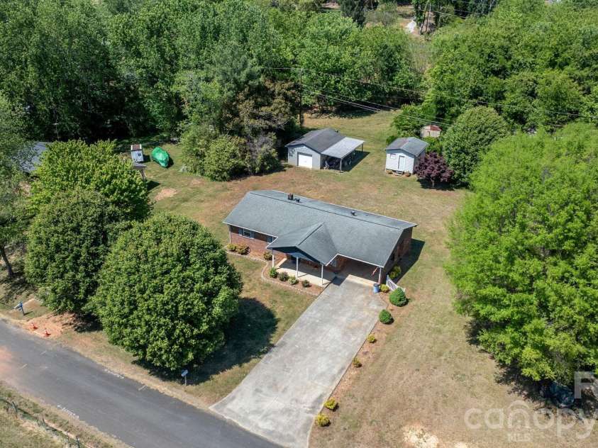 1109 Windsong Circle, Hudson, NC 28638.  MLS# CAR4374233, YatesRealty ID 15727. 