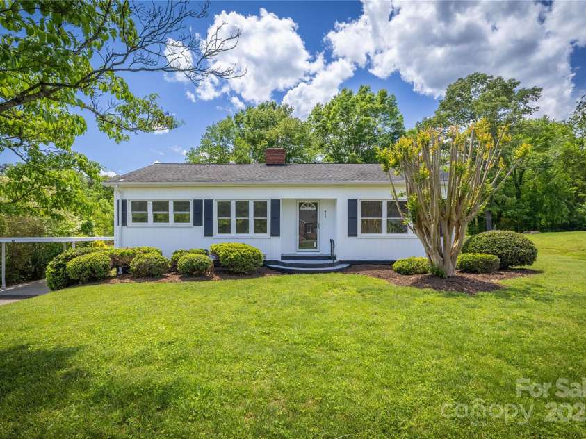417 Mountain View Avenue, Valdese, NC 28690.  MLS# CAR4255593, YatesRealty ID 15729. 