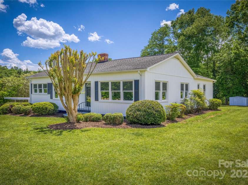 417 Mountain View Avenue, Valdese, NC 28690.  MLS# CAR4255593, YatesRealty ID 15729. 