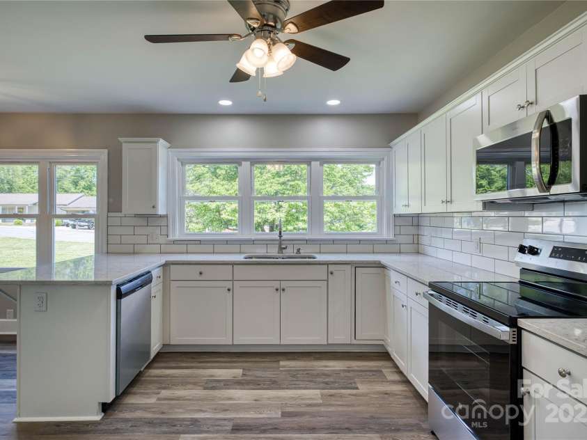 417 Mountain View Avenue, Valdese, NC 28690.  MLS# CAR4255593, YatesRealty ID 15729. 