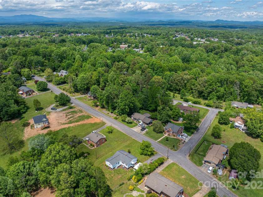 417 Mountain View Avenue, Valdese, NC 28690.  MLS# CAR4255593, YatesRealty ID 15729. 