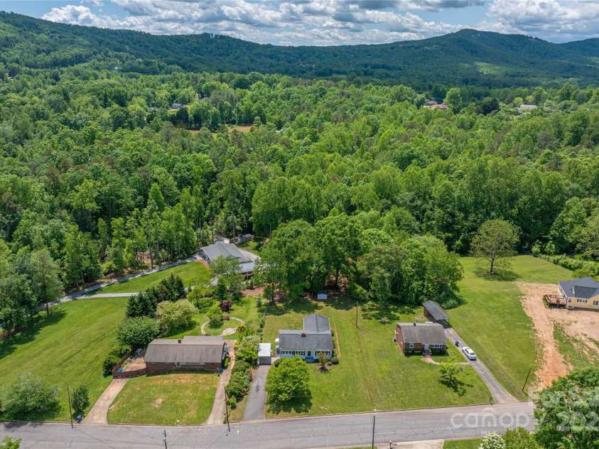 417 Mountain View Avenue, Valdese, NC 28690.  MLS# CAR4255593, YatesRealty ID 15729. 