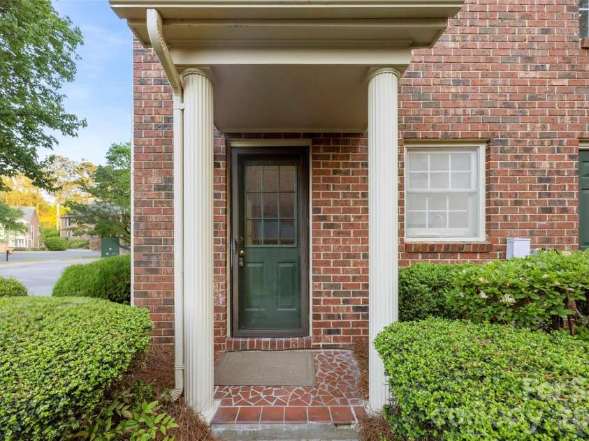 809 Jamestown Drive, Gastonia, NC 28056.  MLS# CAR4374027, YatesRealty ID 15730. 